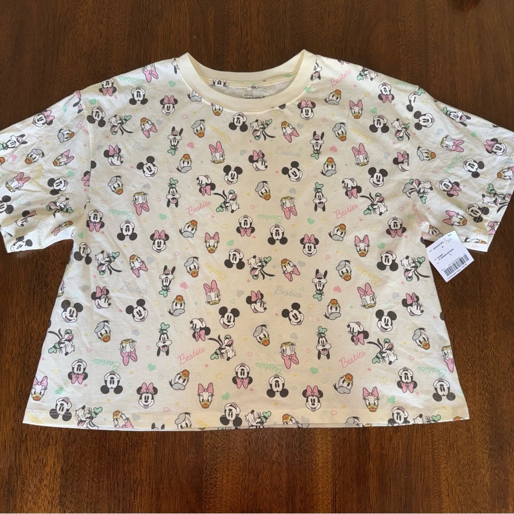 Mickey and Friends NWT Juniors White Crop Top “Besties” Size Large Minnie Daisy